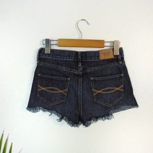ABERCROMBIE & FITCH Mid Rise Cut Off Shorts